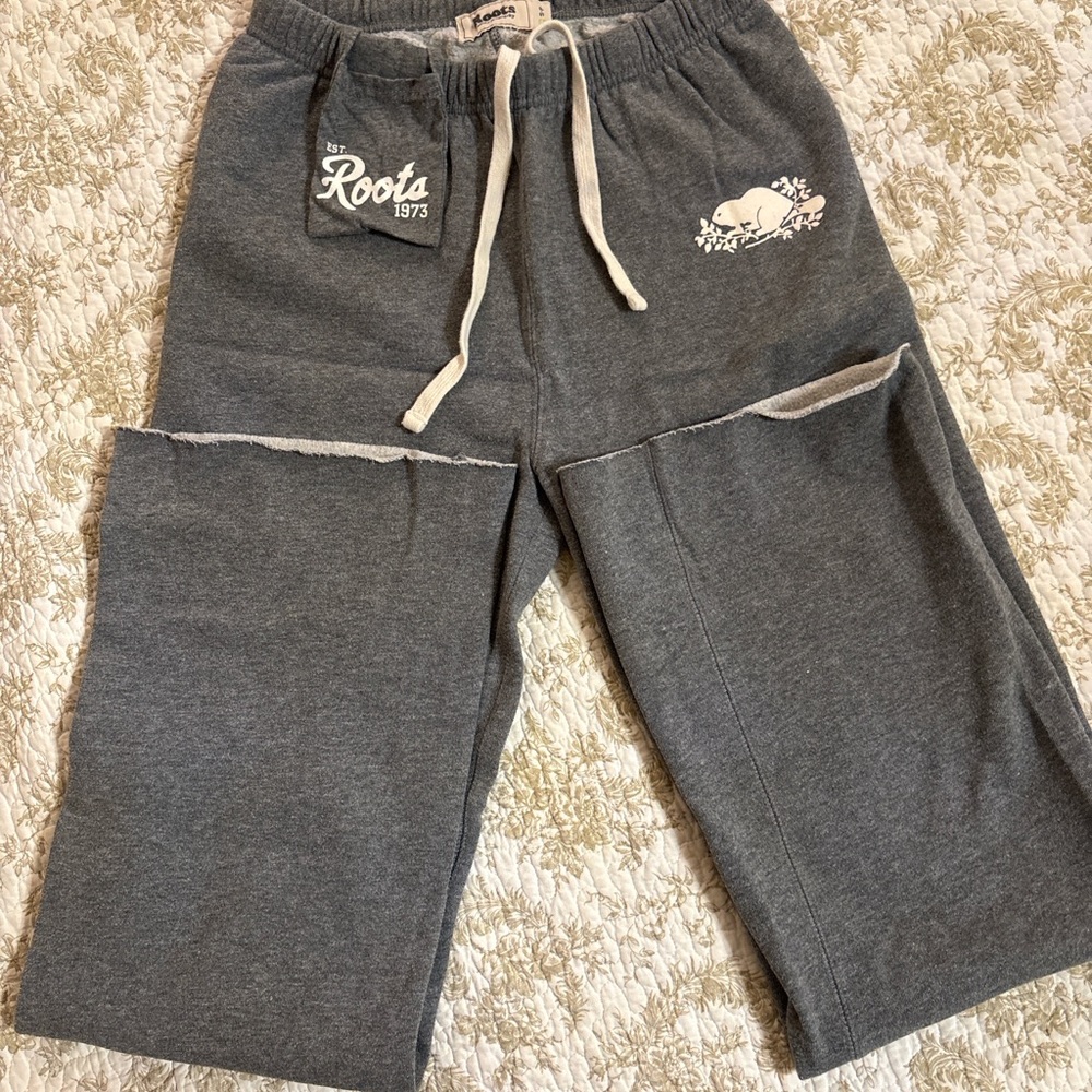 Roots Grey Sweatpants – Small – Classic Beaver Logo
